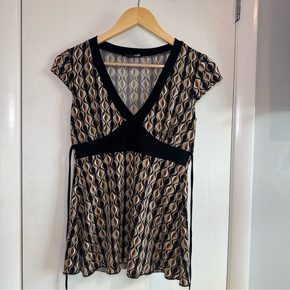 I.N. San Francisco Y2K Tie Back Top. Size: Small. Black Geometric print.